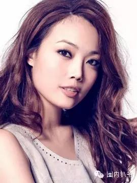 不是歌王没关系,容祖儿你不跟何韵诗一起卖袜子就好