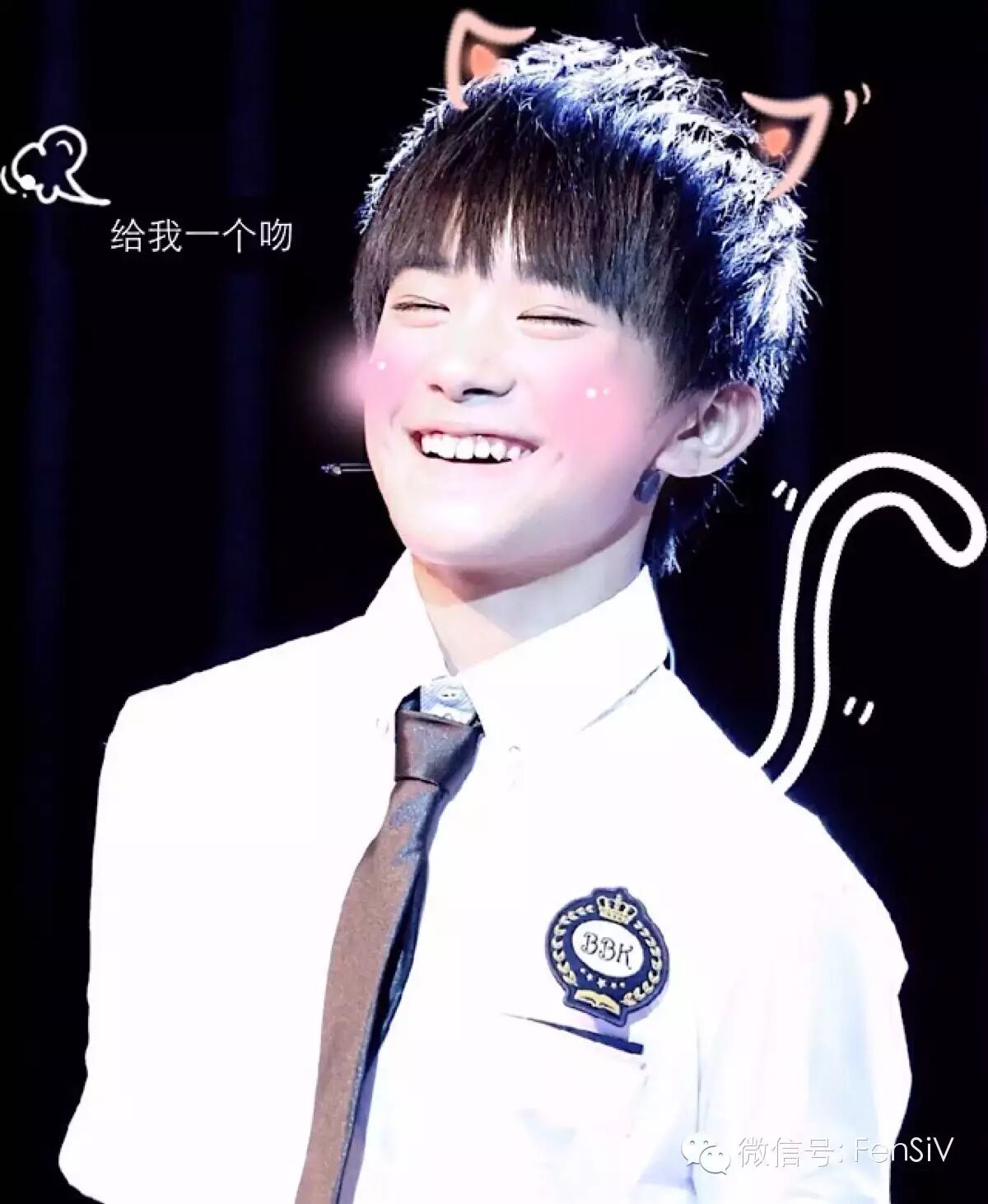 TFBOYS千玺宝宝各种比爱心的方法