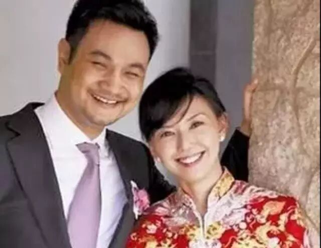 拒绝豪门却投身穷小子怀抱的女星,佩服你们的勇气