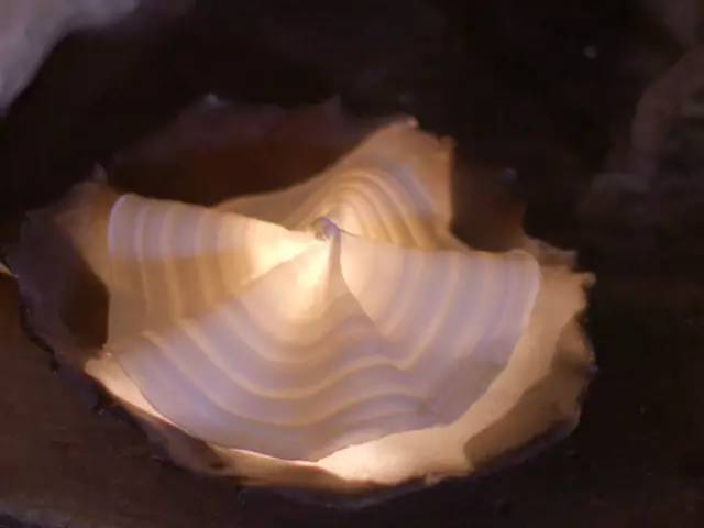 走马观灯 | 看77岁艺术家如何打造优雅陶瓷灯