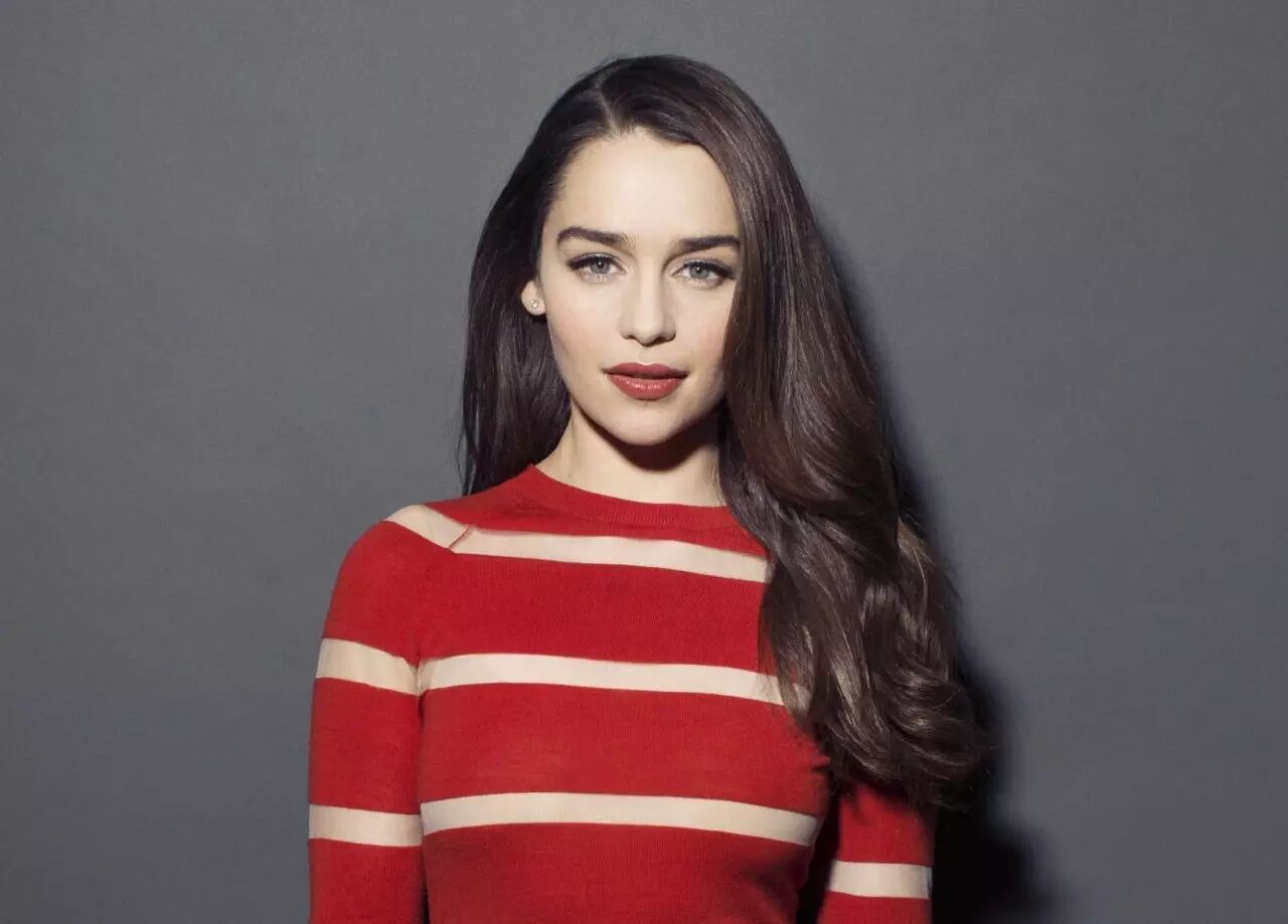舔屏一大波龙妈(Emilia Clarke)高清壁纸来袭!