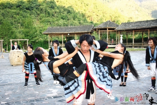 史料记载,小七孔附近的"两片瑶族"已远居深山上千年,平时很少与其他