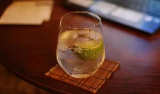 【Gin Tonic】两杯金汤力的经济学