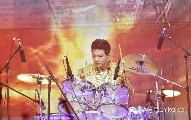 人家年会有女神有鹿晗有50倍奖金有帅CEO，你有不？