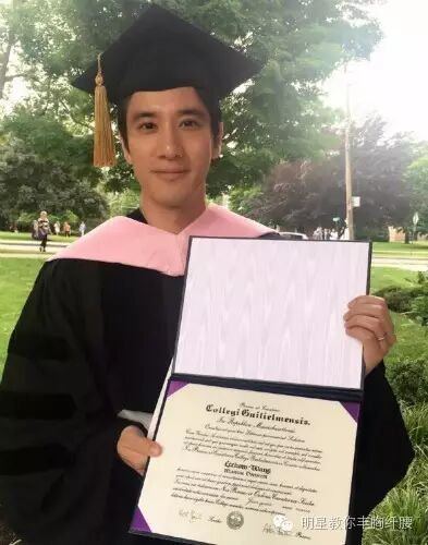 学霸!王力宏获荣誉博士学位:完成了妈妈的期许