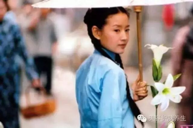 她是谢霆锋新娘,陈坤毕生所爱,与邓超苦恋,却因婚内出...