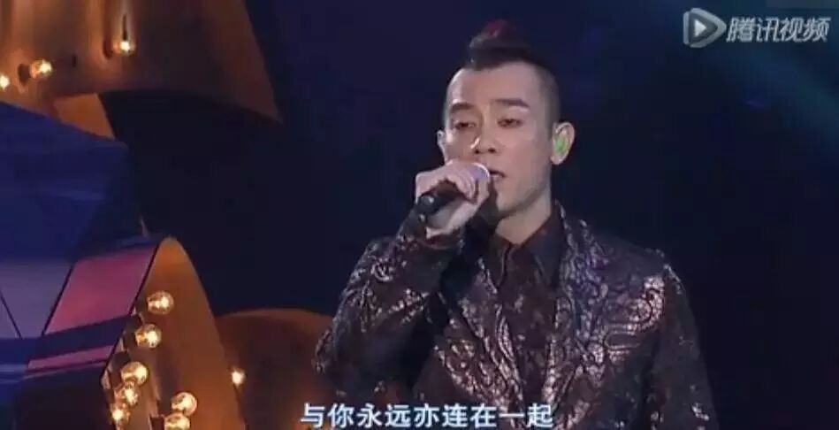 陈小春唱《相依为命》,当应采儿出现,最后10秒甜蜜哭了...