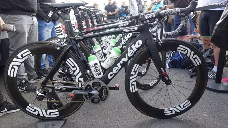 这辆cervelo s5来自达科车队的卡文迪什,这个框高的轮组有多少人能