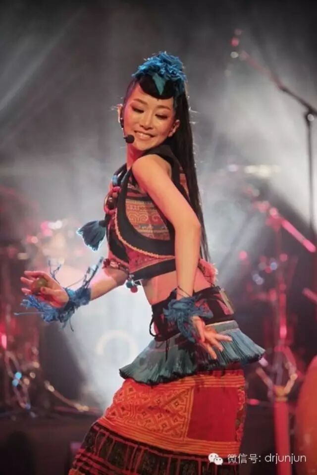 萨顶顶张天爱领衔假唱 大写的逗比