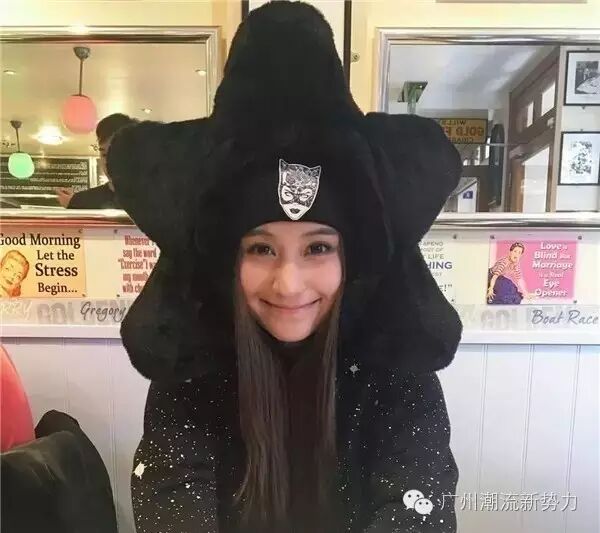 她是赌王接班人也是哥哥张国荣绯闻女友?!却在离婚后大...