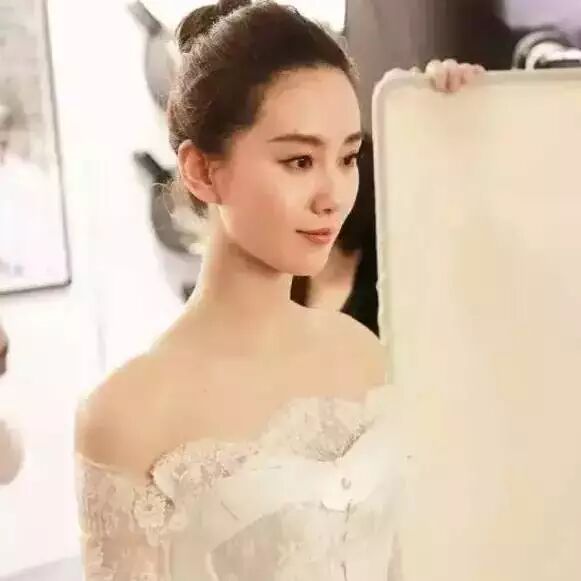 你们在看刘诗诗的婚礼,我在看婚纱背后的设计师