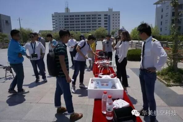 威海職業(yè)技術(shù)學(xué)院宣講會(huì)和無人機(jī)駕駛員的招生現(xiàn)場會(huì)