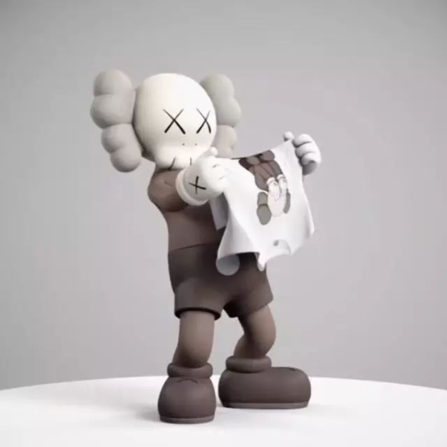 抢到kaws 之后该怎么办?制胜穿搭术完整呈现