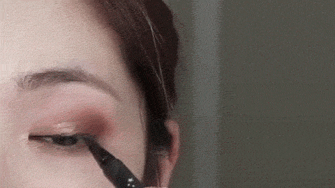 单眼皮也能驾驭的初级烟熏妆