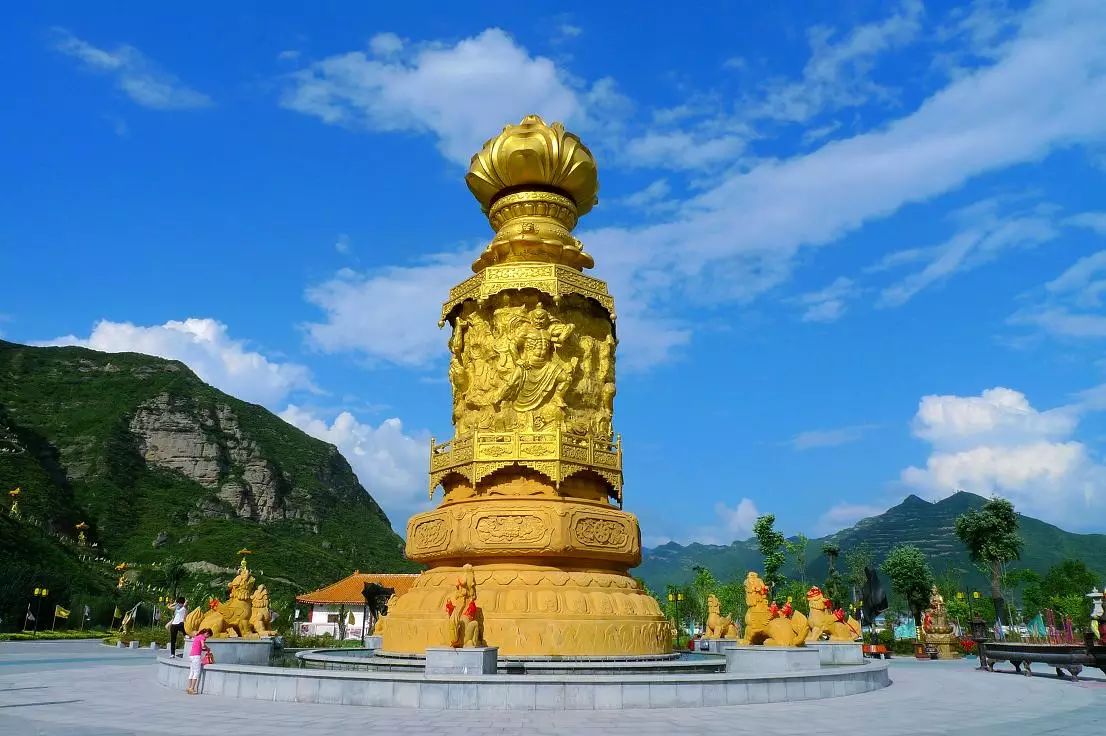 景区地址:宝鸡市凤县县城双石铺  电话:0917-4806936 关山草原风景
