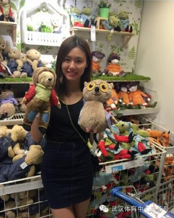 泳坛女神不拼颜值靠才华任性 泳坛第一美女刘湘符合女性黄金身材比例公式