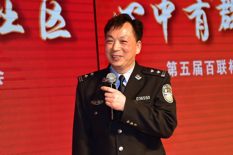 虹警事言刘立文小区防盗门的鼻祖警营之中的鲁班