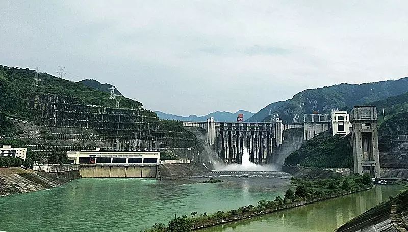 巍巍大坝隔河岩,库容巨大御洪险;在线君清江隔河岩水电站最佳观景点