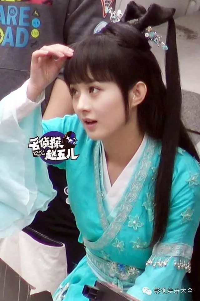 赵丽颖杨紫变逗比舞娘 片场认真对流程