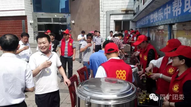 河南省旅游局副巡视员潘进军带领“文明使者”志愿服务站考评组成员到我矿进行实地考评 河南省旅游局副巡视员潘进军带领“文明使者”志愿服务站考评组成员到我矿进行实地考评