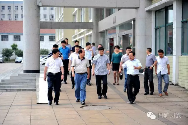 河南省旅游局副巡视员潘进军带领“文明使者”志愿服务站考评组成员到我矿进行实地考评 河南省旅游局副巡视员潘进军带领“文明使者”志愿服务站考评组成员到我矿进行实地考评