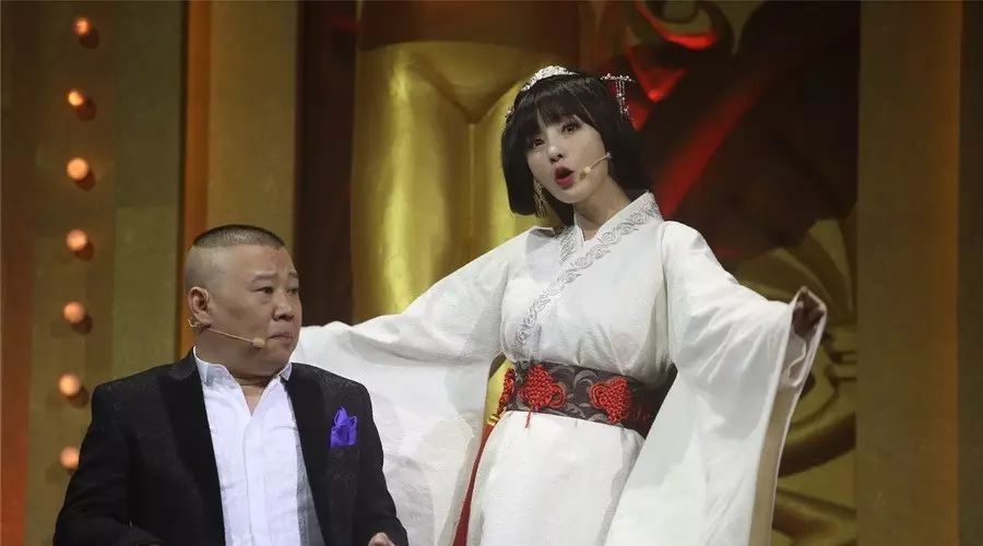 【综艺】《欢乐喜剧人》:郭德纲遭柳岩“调戏”,岳云鹏...