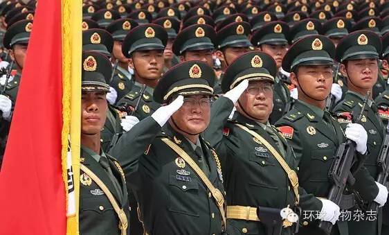 “东北抗联”英模部队方队领队：北京军区政治部副主任王成蔚少将、第38集团军参谋长王印芳少将。