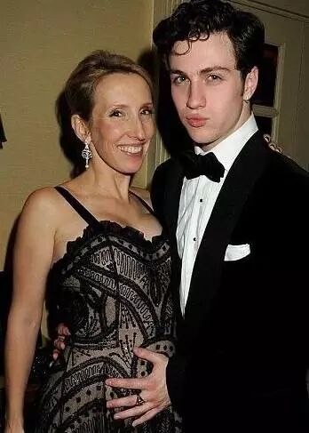 《五十度灰》的导演，可能是全英国最招“恨”的女人