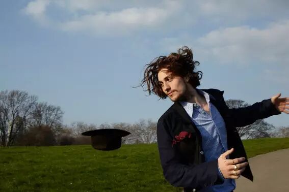 《五十度灰》的导演，可能是全英国最招“恨”的女人