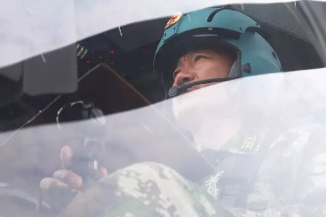 森林部隊(duì)國(guó)產(chǎn)森林滅火直升機(jī)首次投入吊桶滅火作戰(zhàn) 