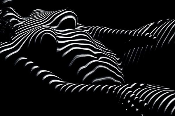 gif动画 太震撼了!一位盲人设计师可以把图片p成这样!