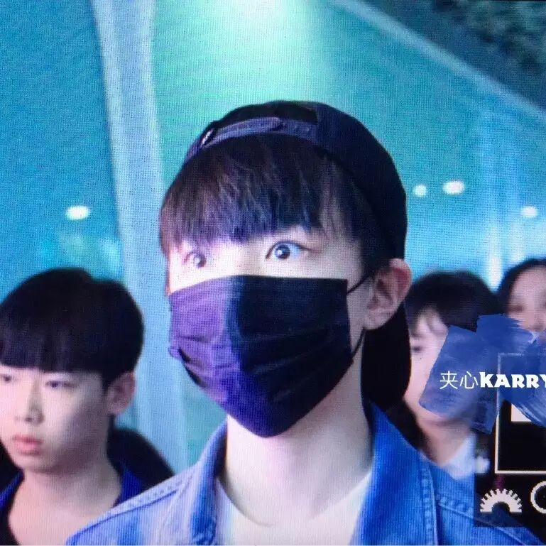 王俊凯傻宝宝是看到了什么?哈哈哈可爱一万分