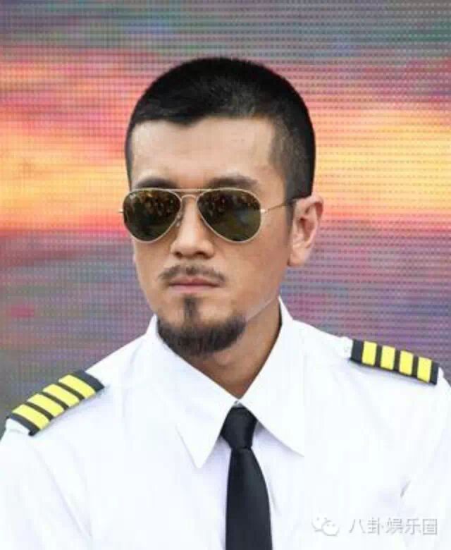 杨子背后,不只黄圣依一个女人