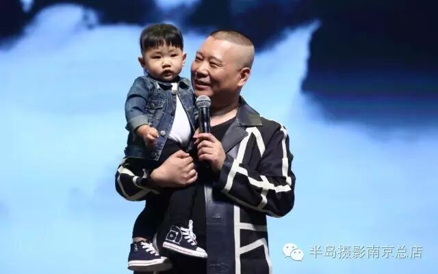 郭德纲二儿子近照肉嘟嘟 男性生育年龄那些事
