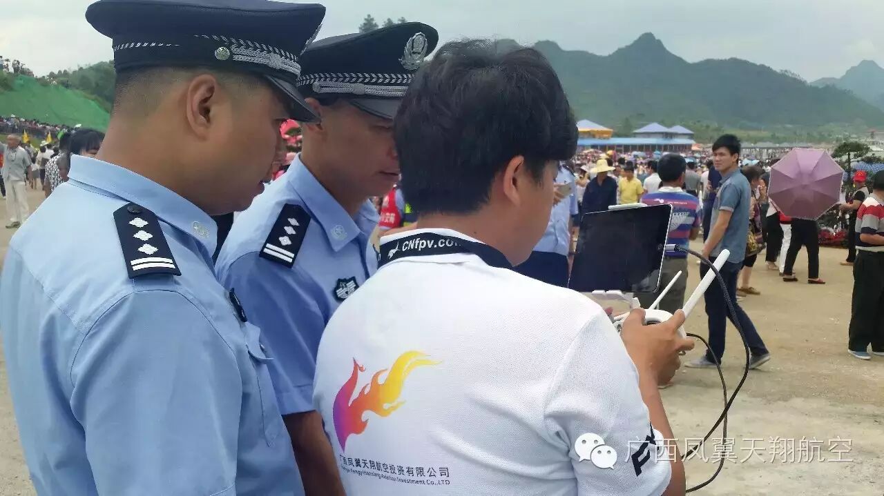 廣西上林縣運(yùn)用無人機(jī)配合安保，“空中警員”亮相活動(dòng)現(xiàn)場 