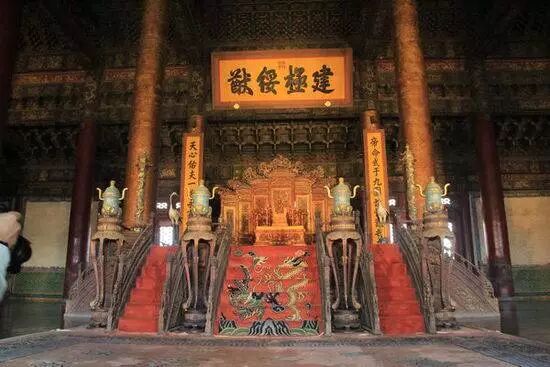 故宫“宫灯”美得不要不要的，竟是因为有TA？！