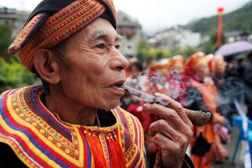 姑娘，穿民族服装的你其实很美！ | 瑶家悲歌：瑶绣技艺面临失传危险249 / 作者:小红花 / 帖子ID:106506