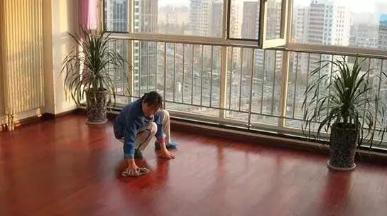 地板油漆種類(lèi)_木地板上的油漆怎么去除_怎樣去除地板上的油漆