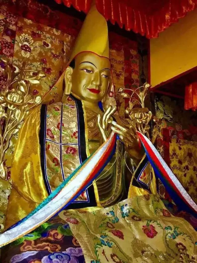 缘起咒:嗡 耶达日 玛黑 德抓巴瓦 黑 敦得堪 达塔嘎多 哈雅巴达 得堪