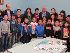为解决华二代中文就学难 巴塞华人将学校发展至边远郊区