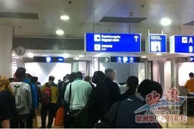 两中国老人携玩具、食品来西班牙探亲 遭海关检查并被罚款