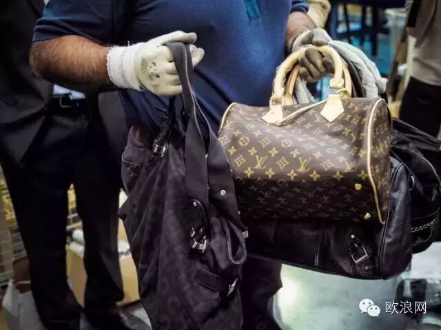 华人女子带名牌包包入境损失惨重