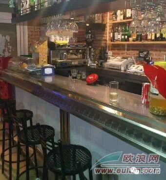 西班牙华人酒吧因客人过于吵闹而被罚 该罚客人还是老板？