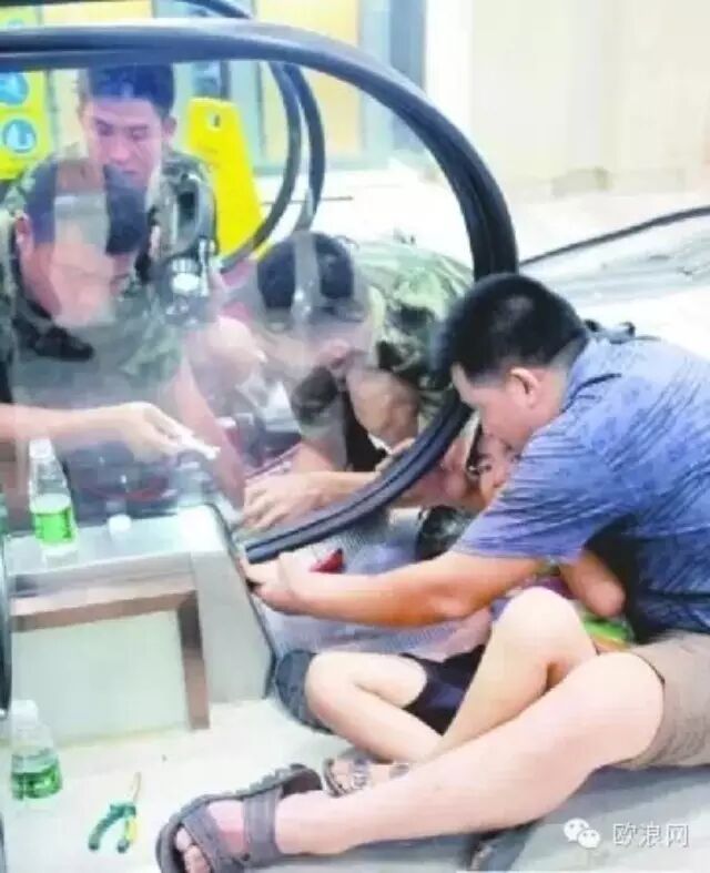 太可怕！“电梯吃人”全程实拍！这些电梯救命知识一点要知道！