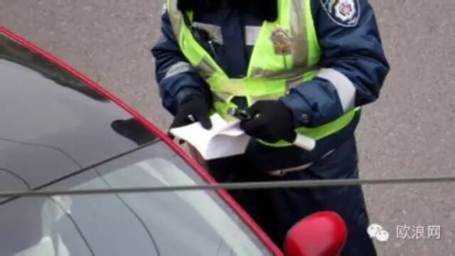 巴塞一侨胞驾车遭警方无理搜查 便衣执勤不出示证件且态度强硬