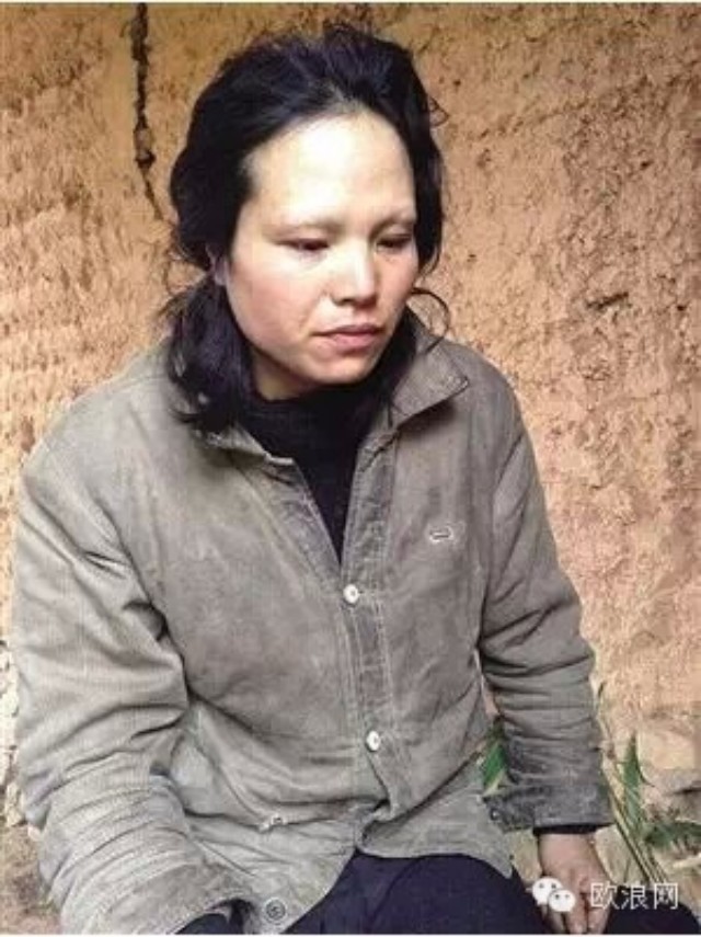 丽水深山现流浪女子 白天捡菜叶吃晚上睡凉亭