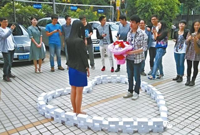 西班牙《世界报》：中国土豪99部iPhone6求爱引国外热议