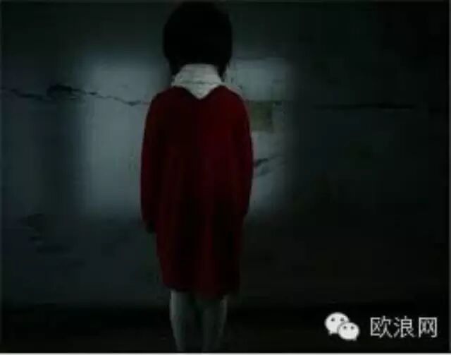 马德里华人女子众目睽睽下遭色狼骚扰，竟无人出手相助