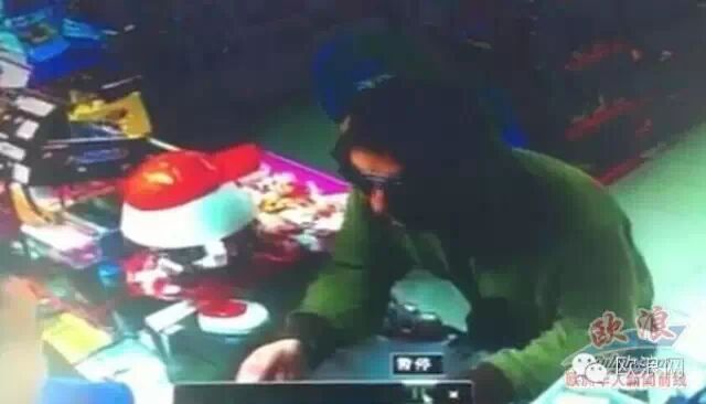 不可取！西班牙南部侨胞持黑枪赶走歹徒可能被重判
