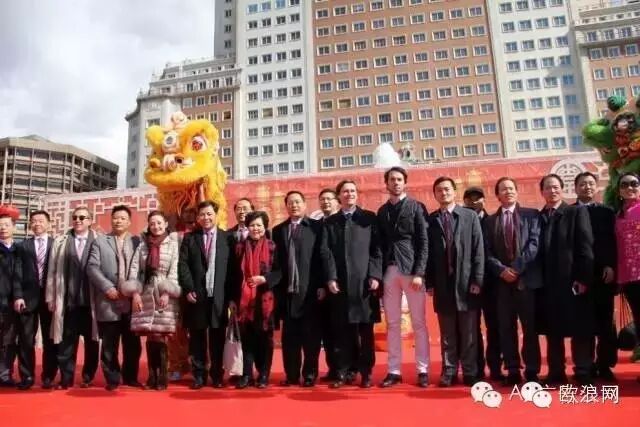 团结就是力量——记2015欢乐春节“中国庙会”